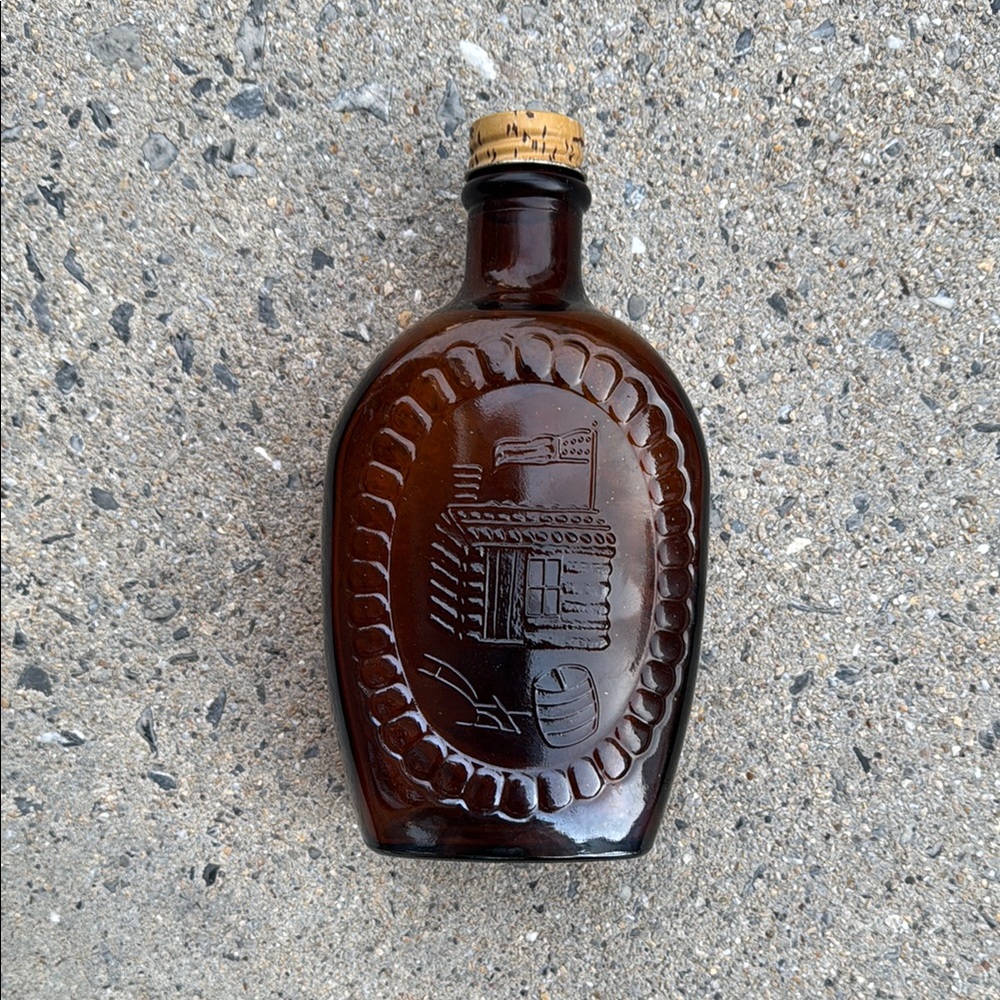 Bicentennial collectible 1776 Amber log cabin bottle has a faux cork top